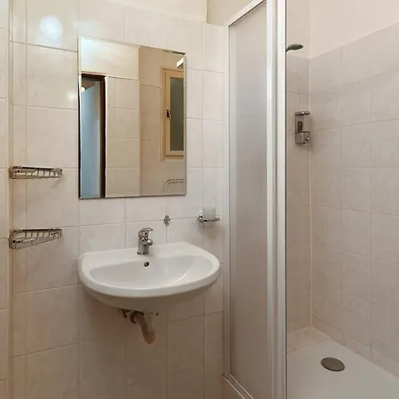 Hollarovo Namesti Apartment *